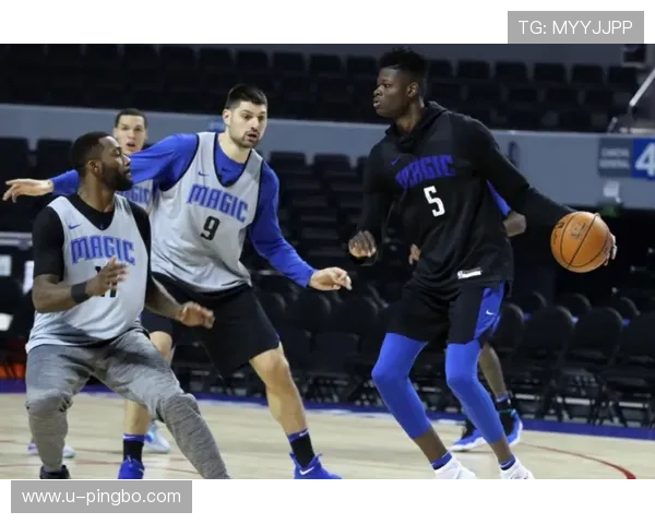 内内低位策应改变对手防守布局