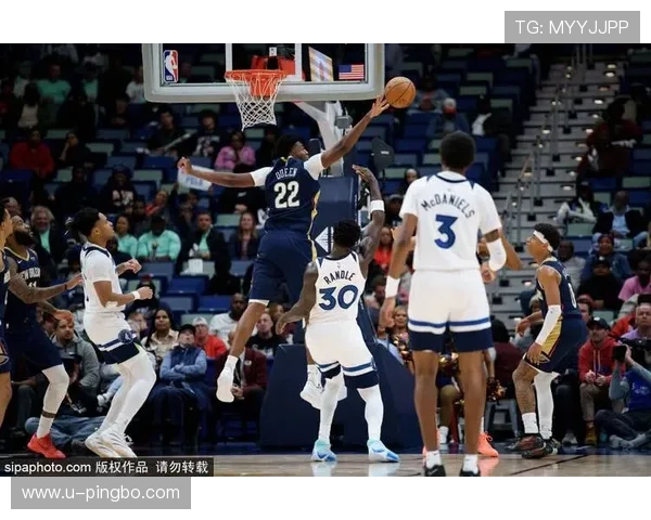 朱利叶斯·兰德尔投篮效率提升显著，关键时刻助尼克斯拉开比分